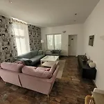 Grosses Loft In Direkt An Der U79, Naehe Hauptbahnhof *