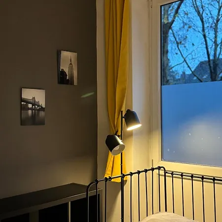 Grosses Loft In Direkt An Der U79, Naehe Hauptbahnhof Apartmán *